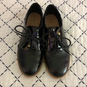 Super cute black/black patent oxfords